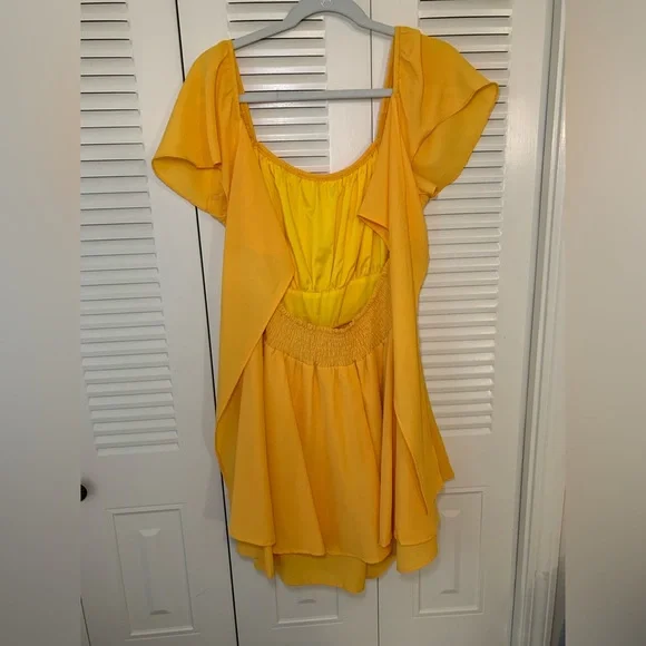 Chic Yellow Ruffled Romper - Picture 3 of 4